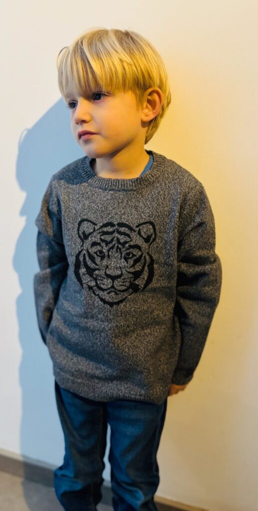 Sweat tricot dark grey.