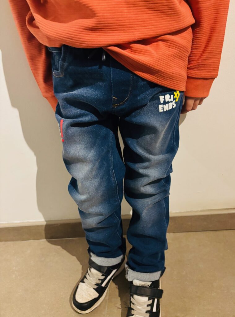 Denim fleece bleu foncé.