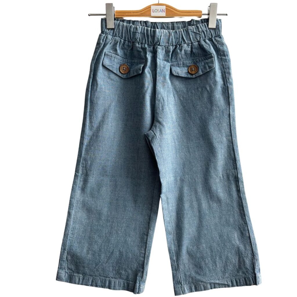 Pants denim blue.