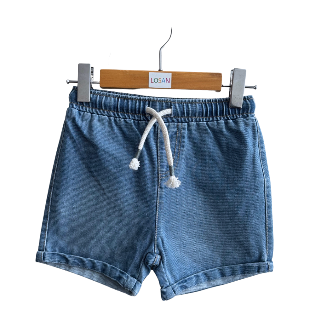 Short denim bleu.