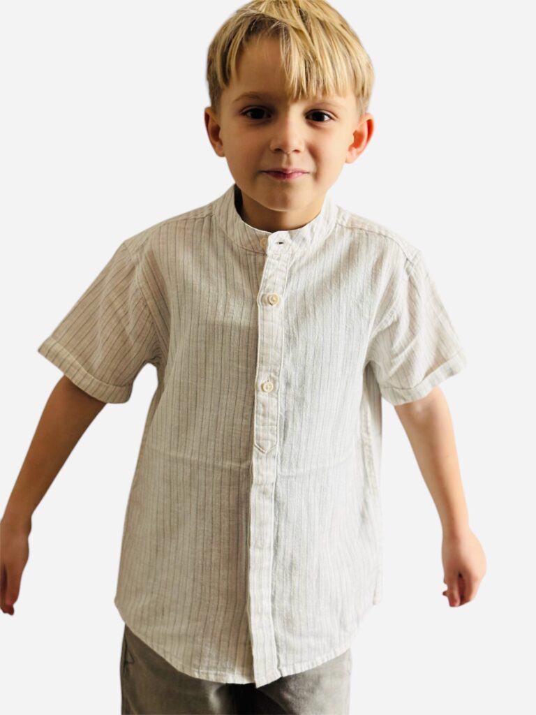 Chemise en lin écru.