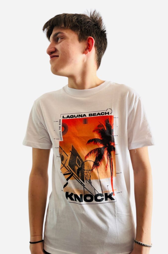 T shirt white.