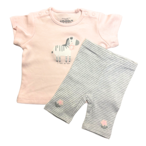 T shirt et pantalon light pink.